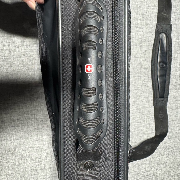 Wenger Swiss Army Laptop Briefcase - Picture 8 of 11